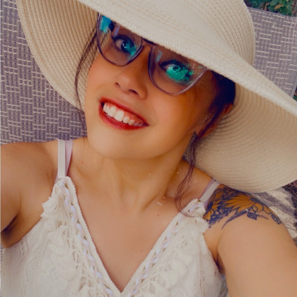Meet your Posher, Dawnia
